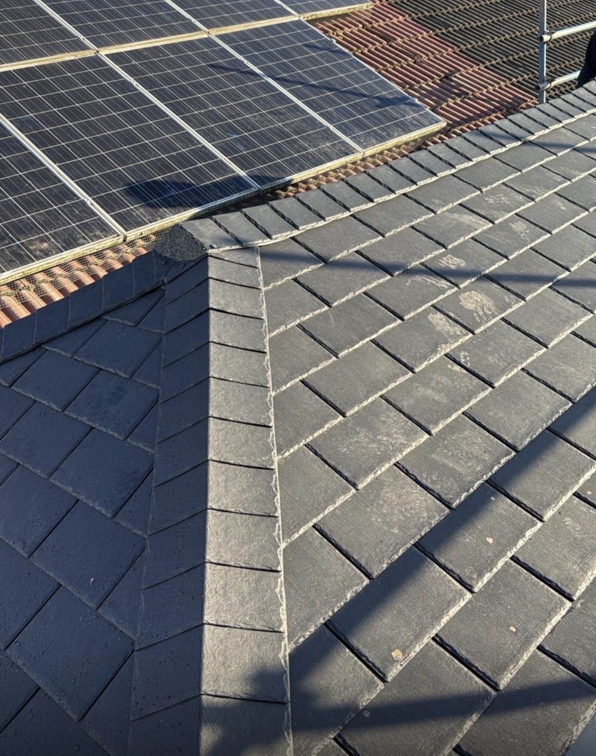 Lightweight roof finish with tidy trims